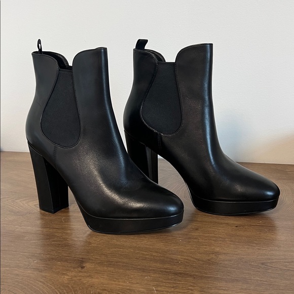 Cole Haan Remi Black Leather Almond Toe Block Heel Pull On Ankle Boots Size 9 - Picture 2 of 10